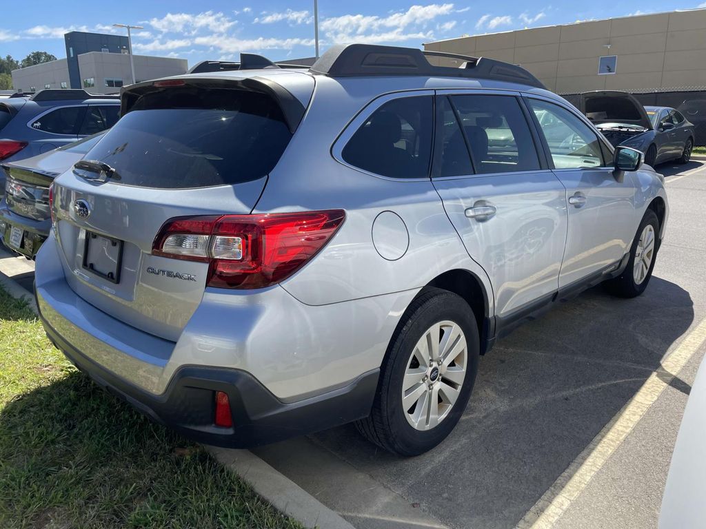 2019 Subaru Outback Premium photo 3