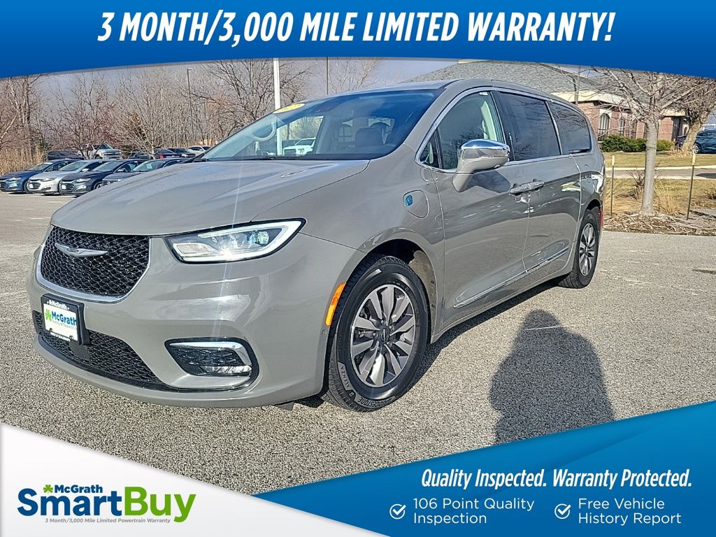 2022 Chrysler Pacifica Hybrid Limited's photo