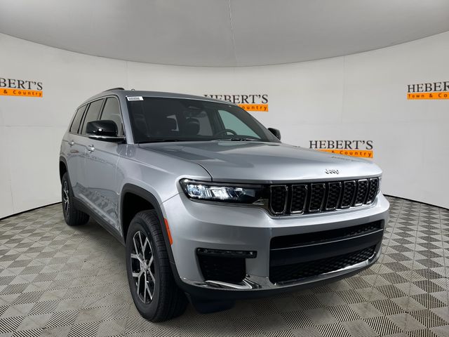 2025 Jeep Grand Cherokee Limited photo 2