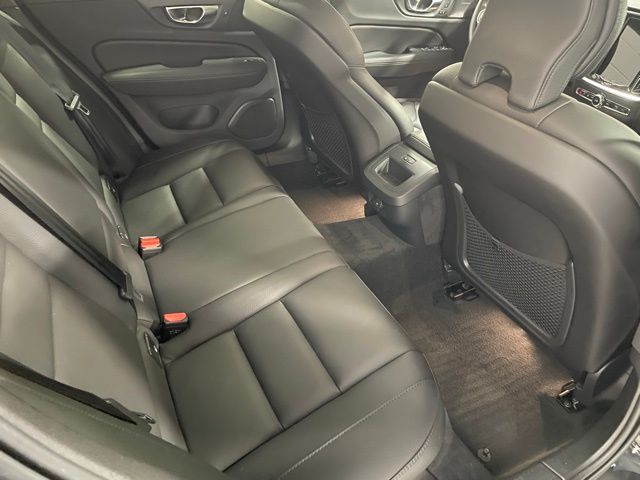 2023 Volvo V60 Cross Country B5 Plus photo 10
