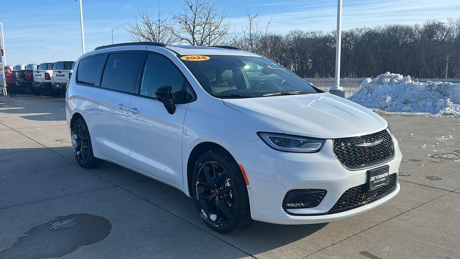 2026 Chrysler Pacifica Limited's photo