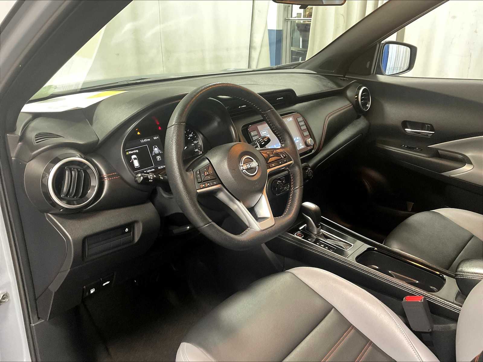2023 Nissan Kicks SR photo 8
