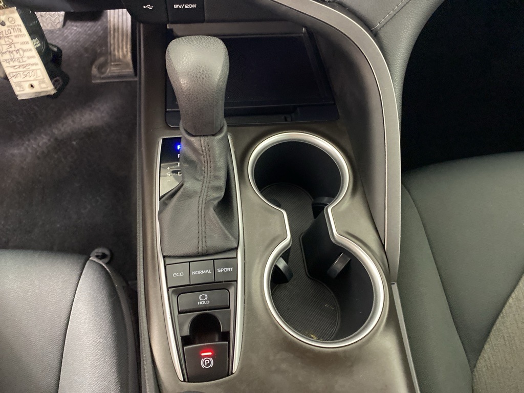 2022 Toyota Camry LE photo 5