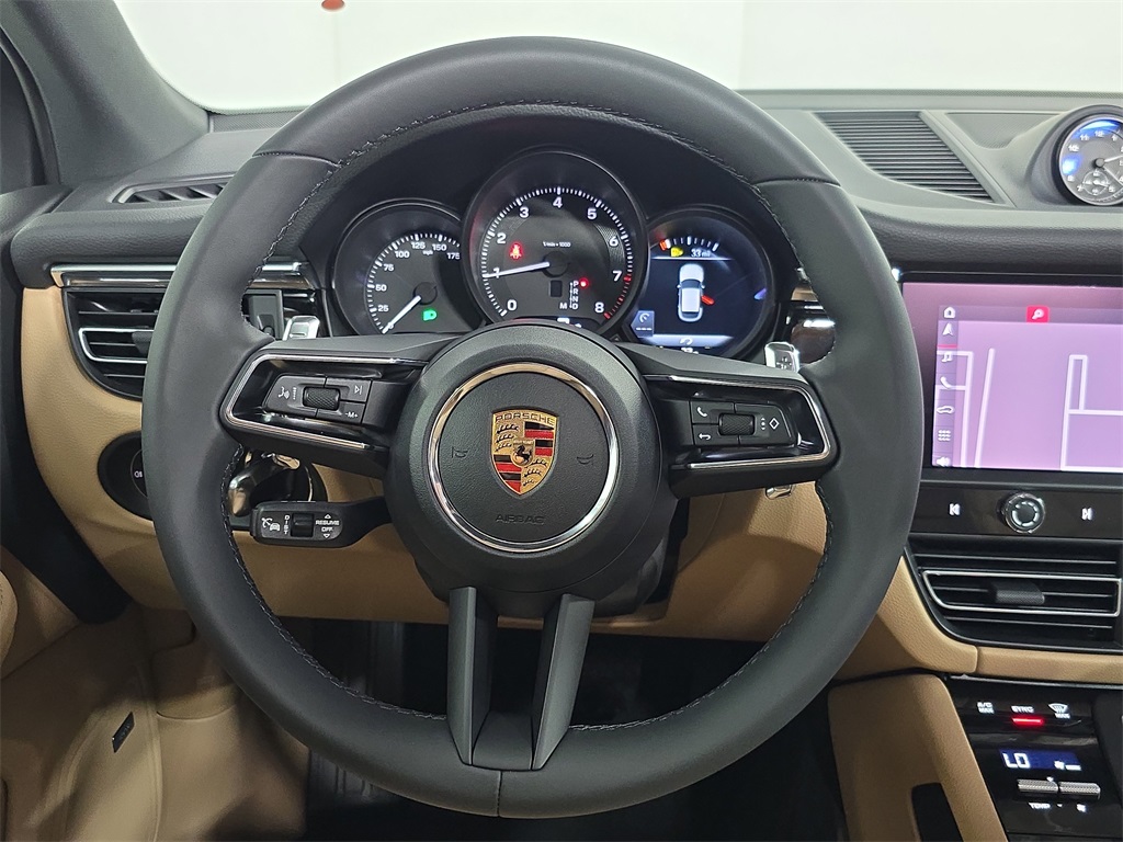 2026 Porsche Macan T photo 14