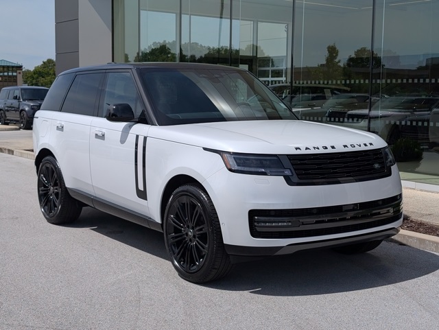 2025 Land Rover Range Rover SE photo 5