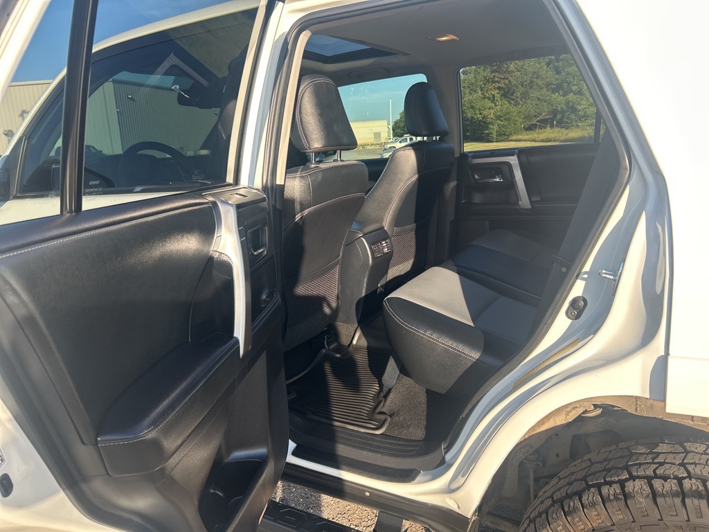 2021 Toyota 4Runner SR5 Premium photo 25