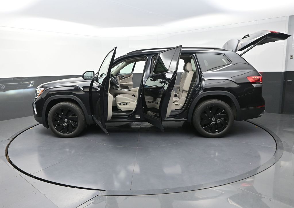 2025 Volkswagen Atlas SE Technology photo 28