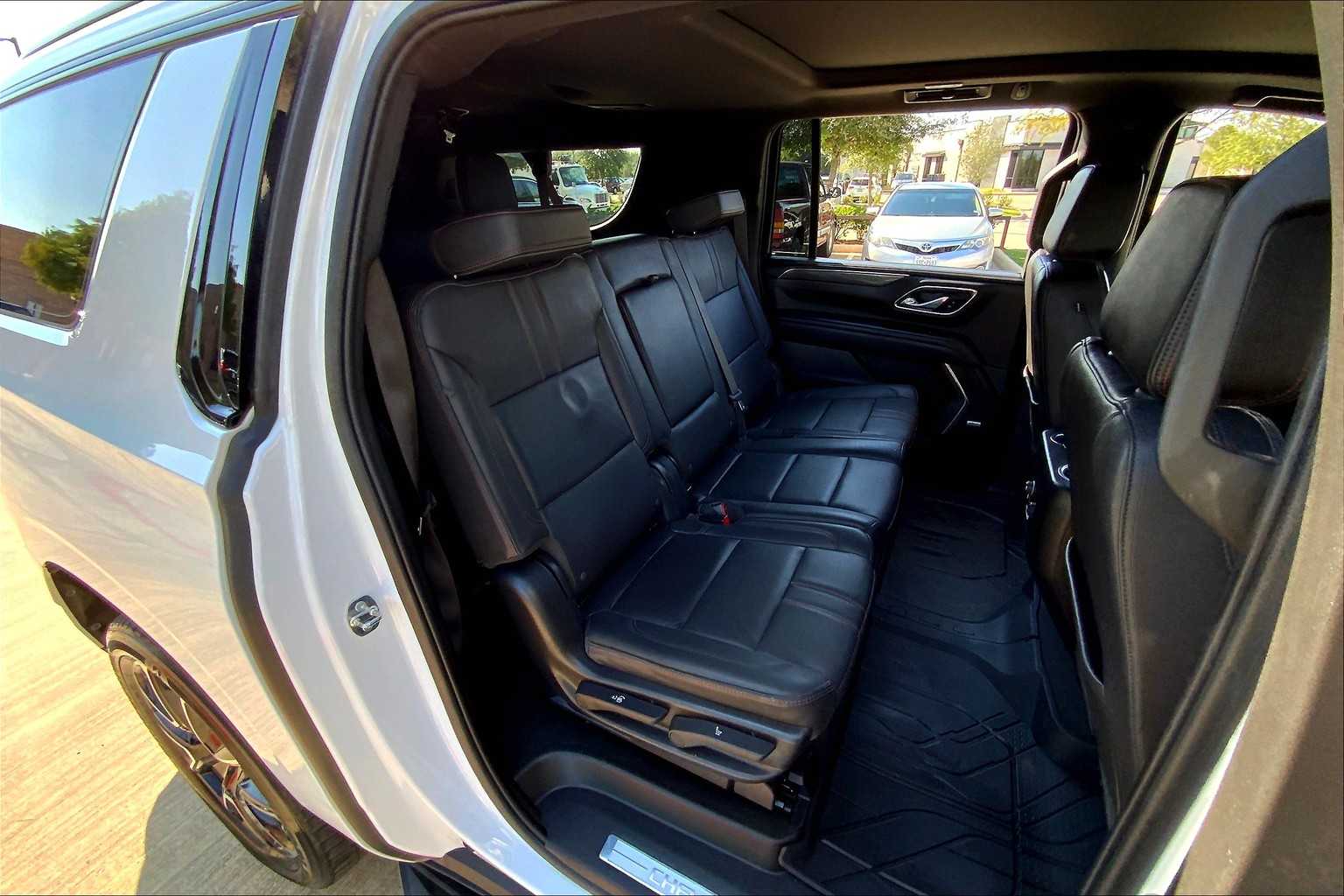 2023 Chevrolet Suburban RST photo 20