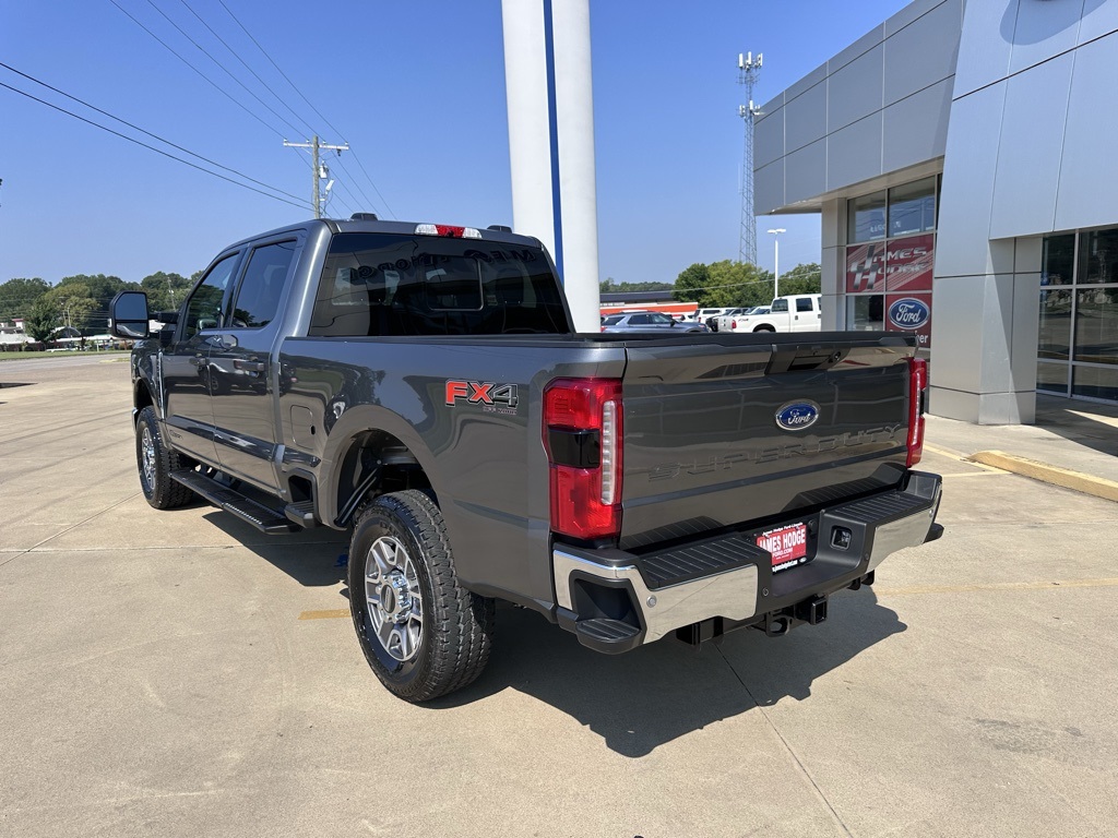 2025 Ford F-250 photo 2