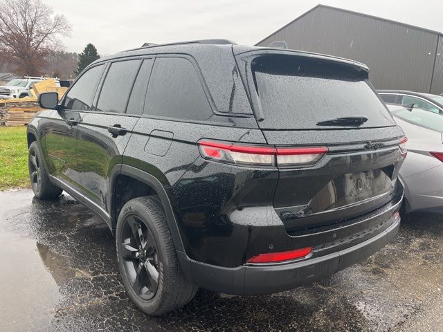 2023 Jeep Grand Cherokee Altitude photo 3