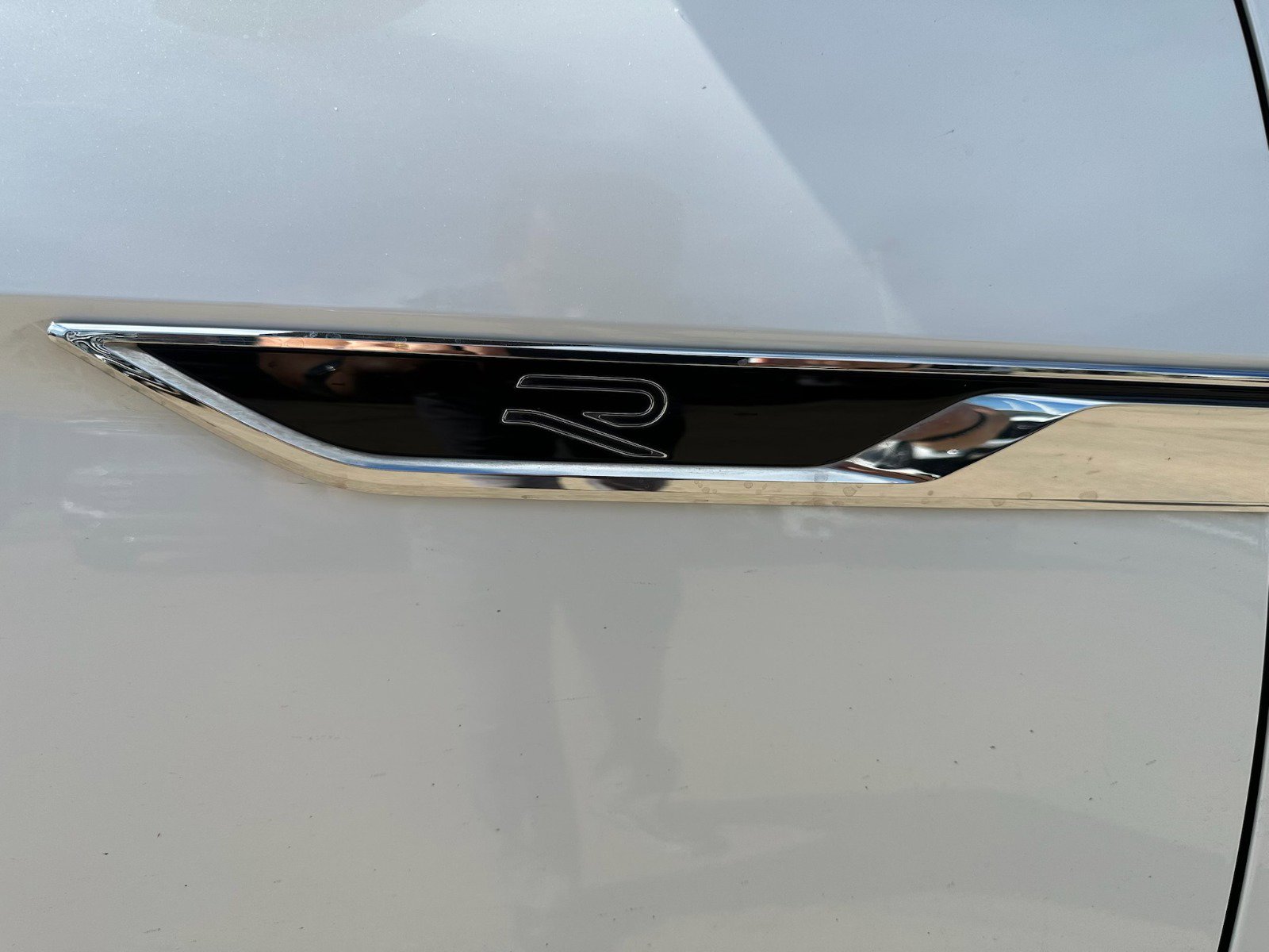 2024 Volkswagen Atlas SEL Premium R-Line photo 3