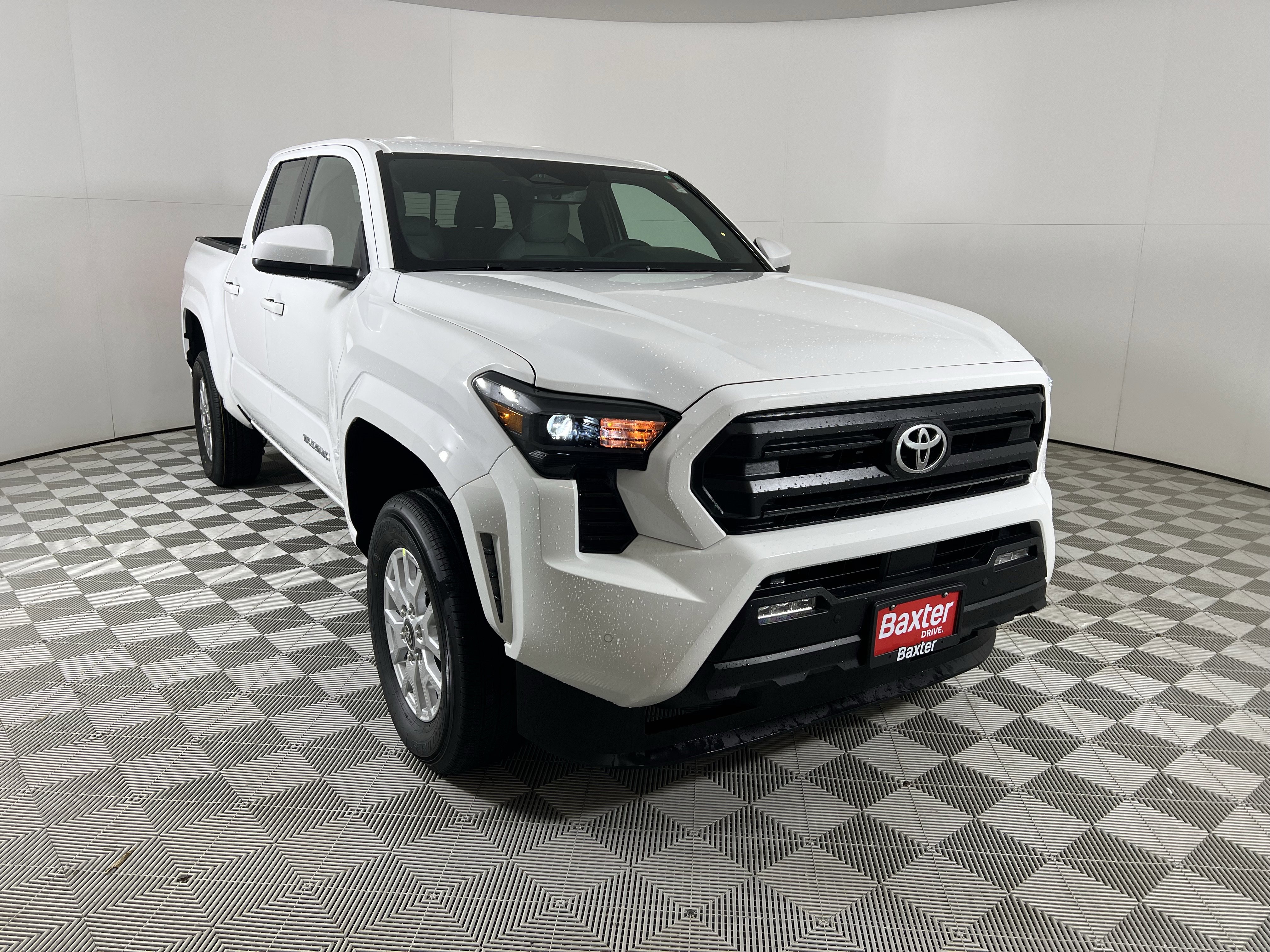 2025 Toyota Tacoma SR5's photo