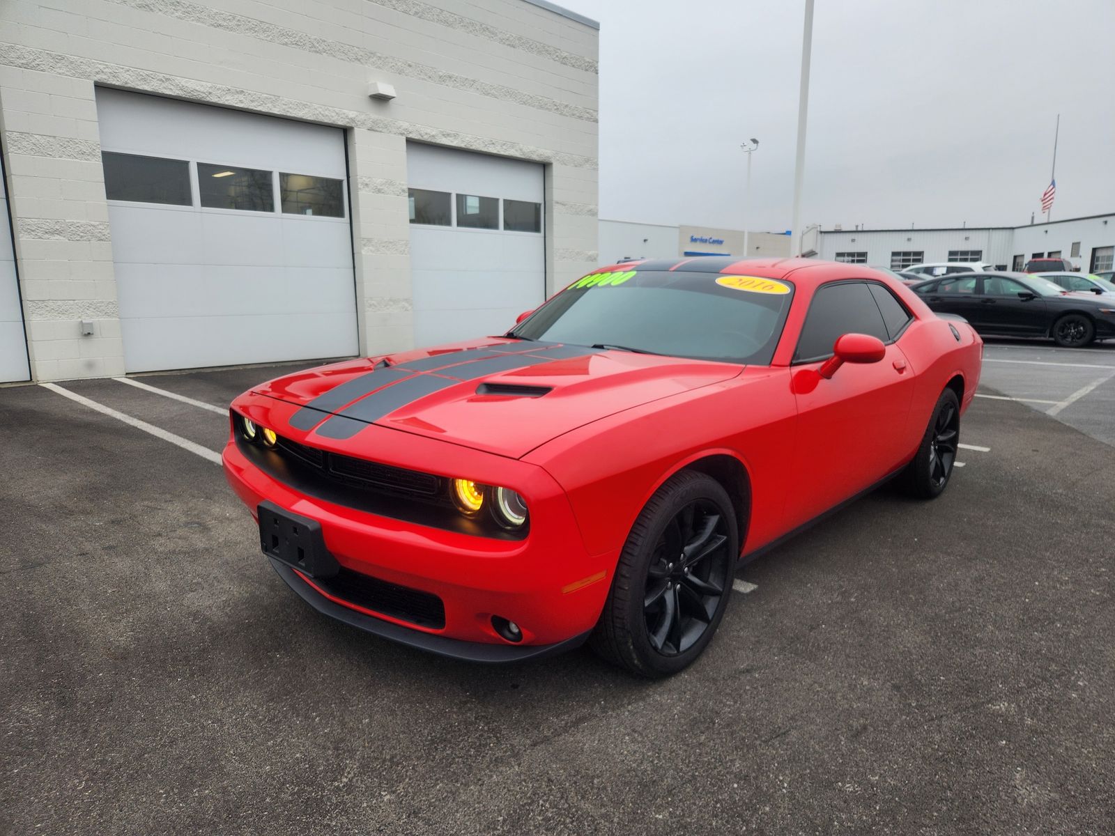 2016 Dodge Challenger SXT photo 2