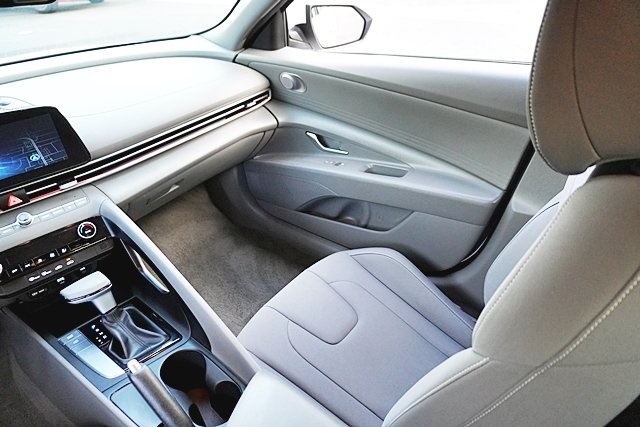 Used 2024 White Hyundai SEL image 19