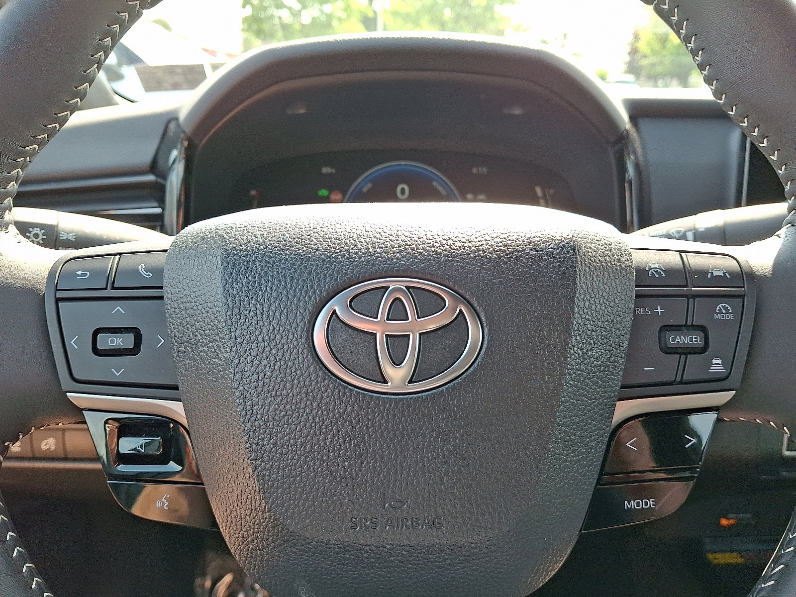 2025 Toyota Camry SE photo 14