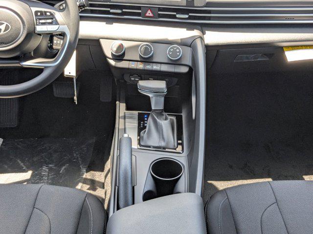2025 Hyundai Elantra SE photo 17
