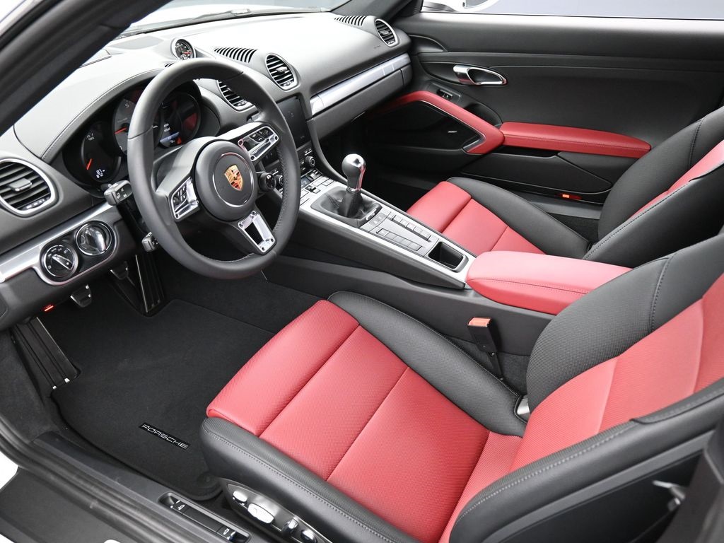 2025 Porsche Cayman S photo 3