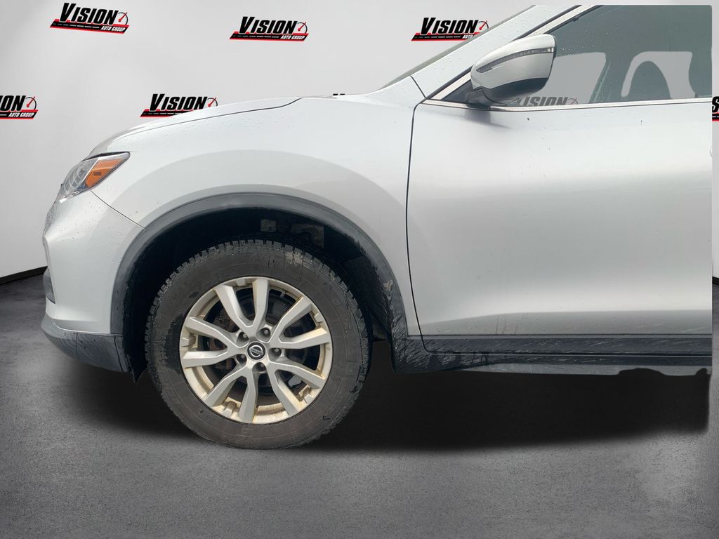 2019 Nissan Rogue SV photo 11