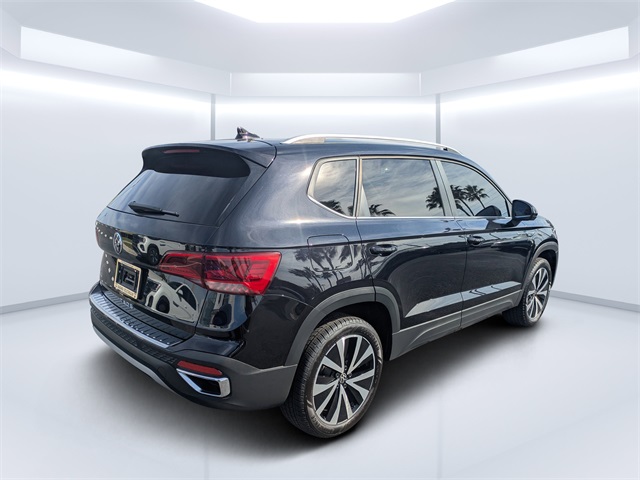 2024 Volkswagen Taos SE photo 3