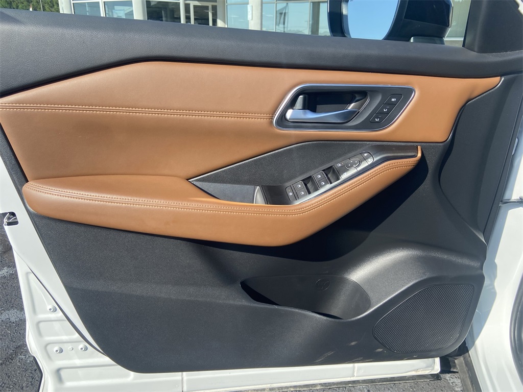 2024 Nissan Rogue Platinum photo 12