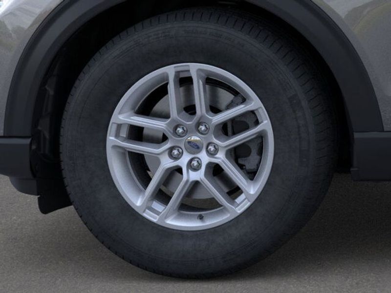 2025 Ford Explorer photo 13