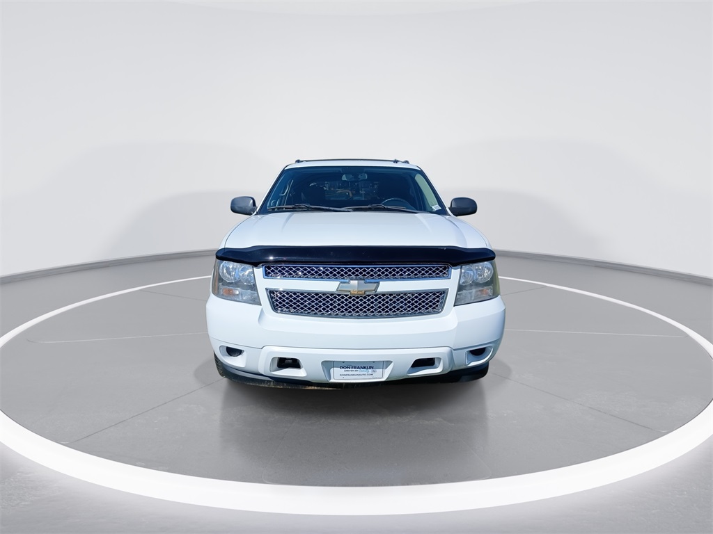 2011 Chevrolet Avalanche LS photo 3