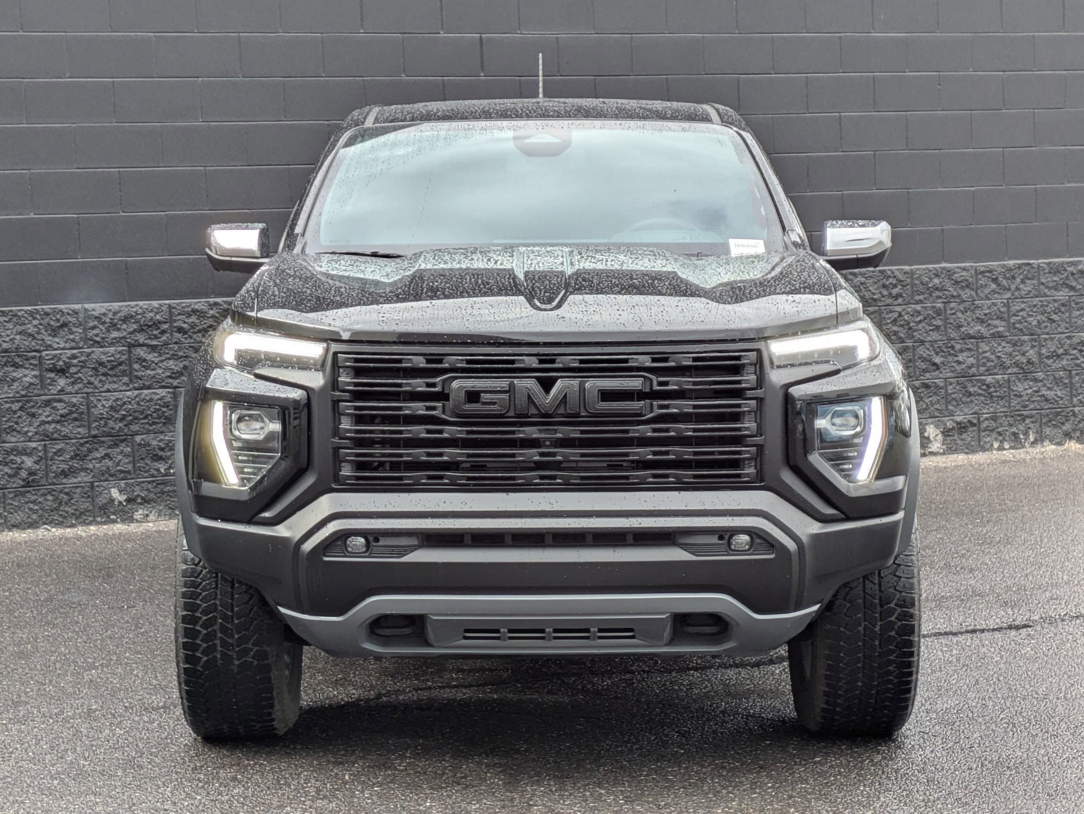 2023 Gmc Canyon Denali photo 2