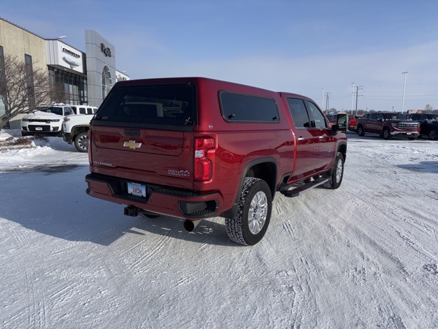 Used 2022 Chevrolet Silverado 3500HD High Country with VIN 1GC4YVEY4NF325180 for sale in Luverne, Minnesota