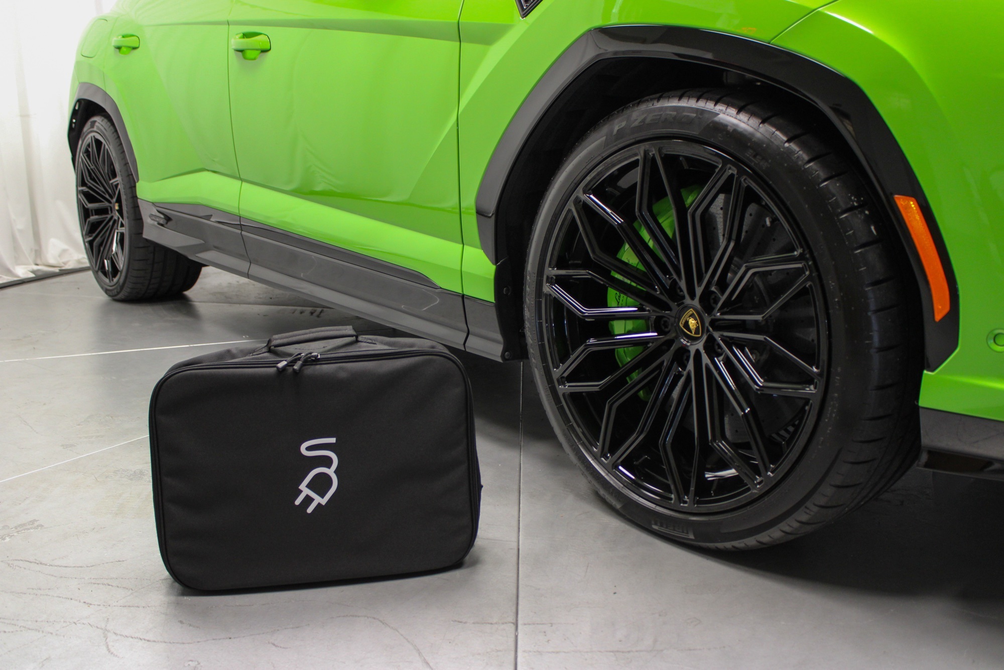 2025 Lamborghini Urus SE photo 34