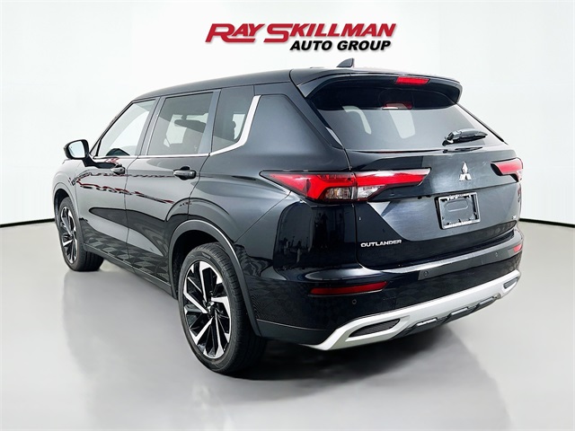 2024 Mitsubishi Outlander SE photo 3