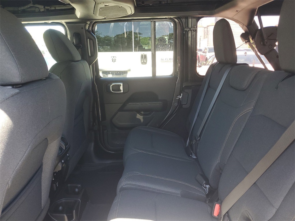 2024 Jeep Wrangler Sahara photo 23