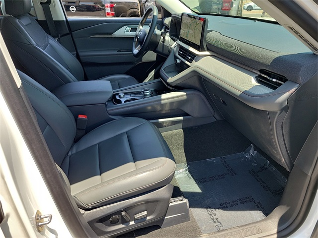 2025 Ford Explorer photo 14