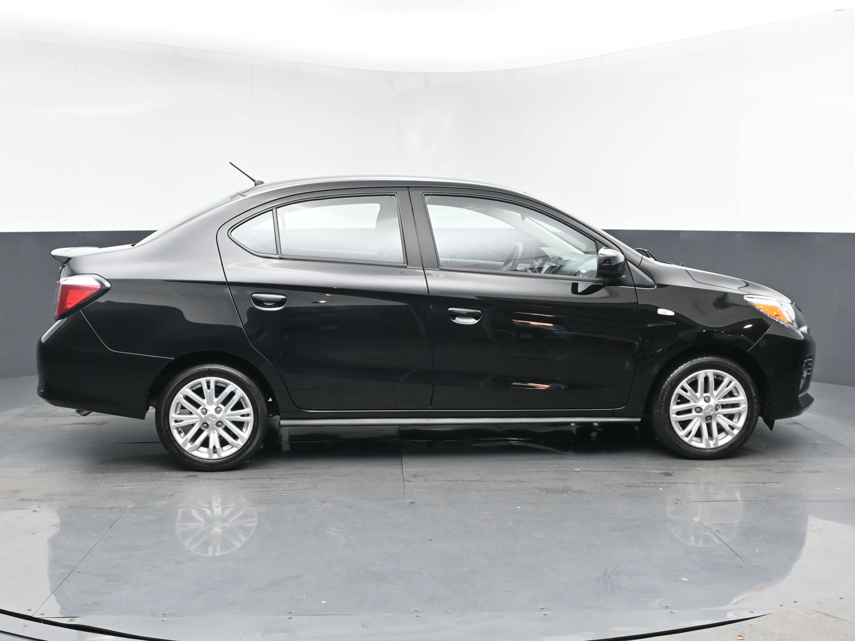 2024 Mitsubishi Mirage G4 LE photo 3