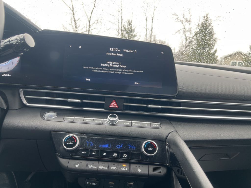 2022 Hyundai Elantra Limited photo 24