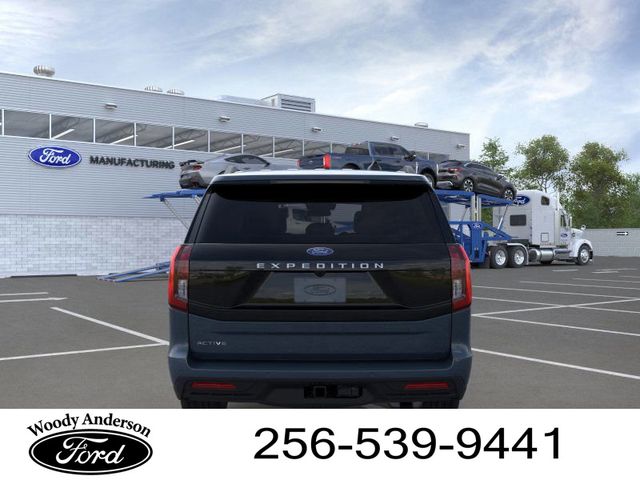 2025 Ford Expedition photo 3