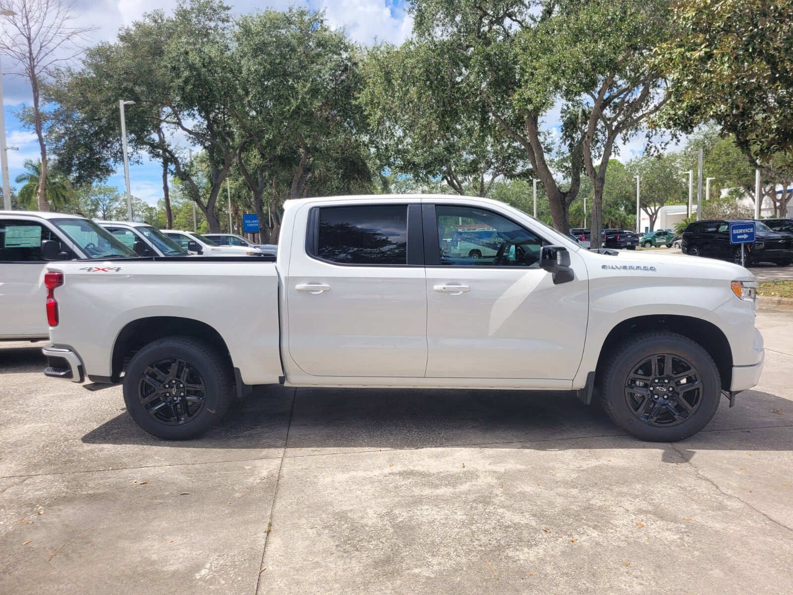 2025 Chevrolet Silverado 1500 RST photo 8