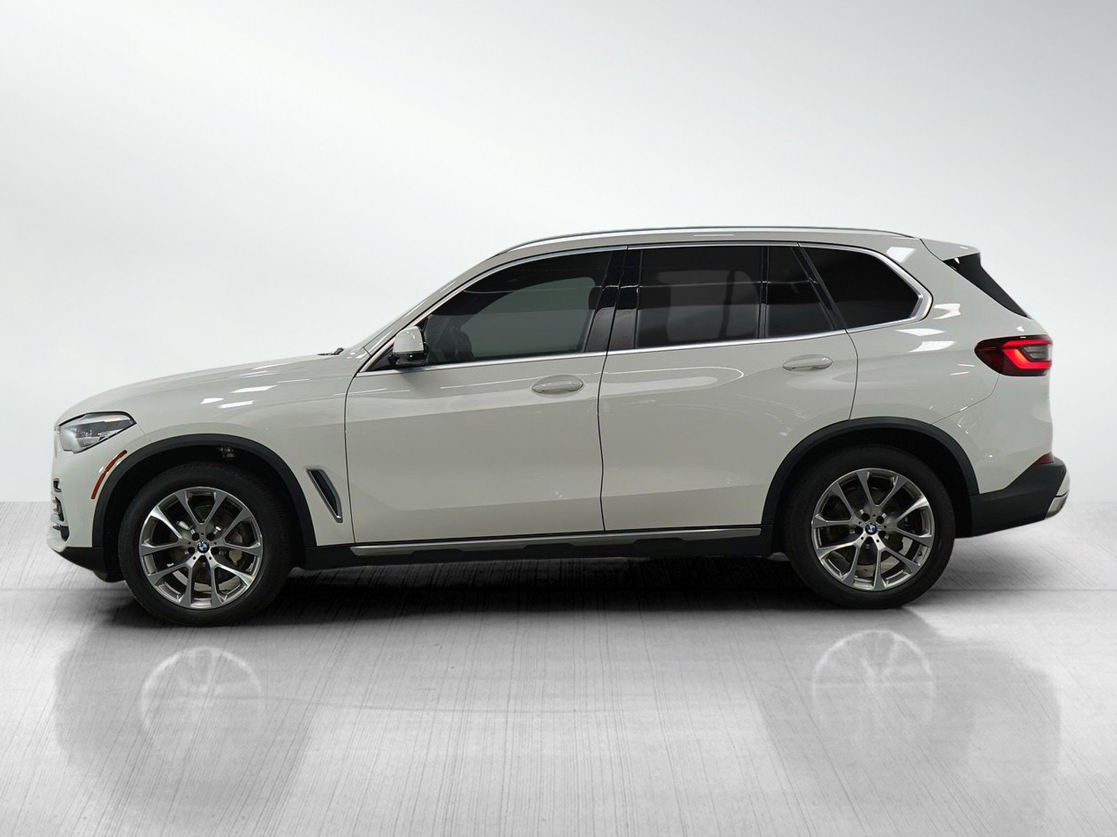 Used 2021 BMW X5 40i with VIN 5UXCR6C09M9D95929 for sale in Burnsville, Minnesota