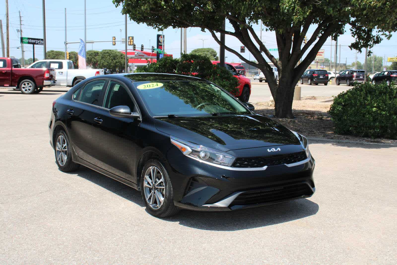 2024 Kia Forte LXS photo 2