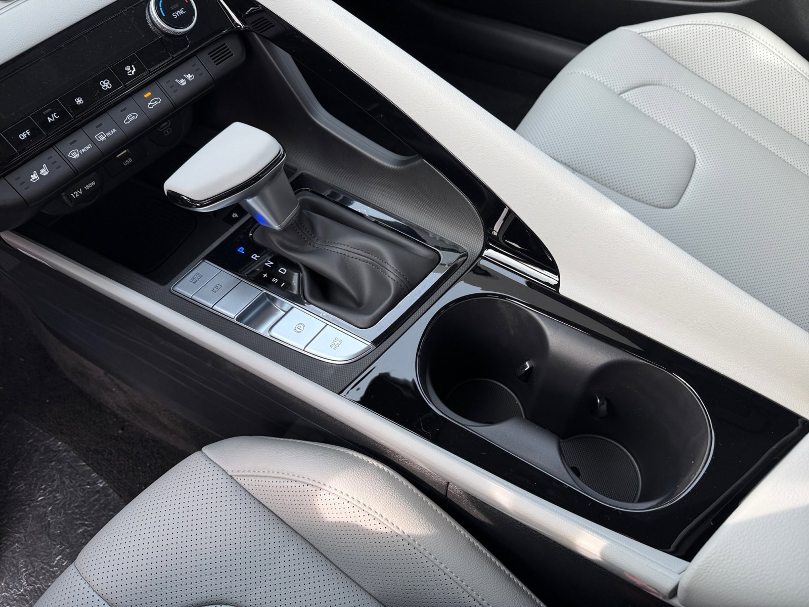 2025 Hyundai Elantra Hybrid Limited photo 13