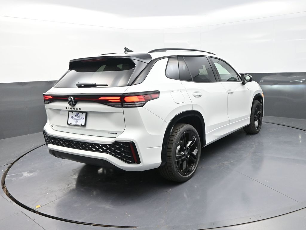 2025 Volkswagen Tiguan SE R-Line Black photo 5