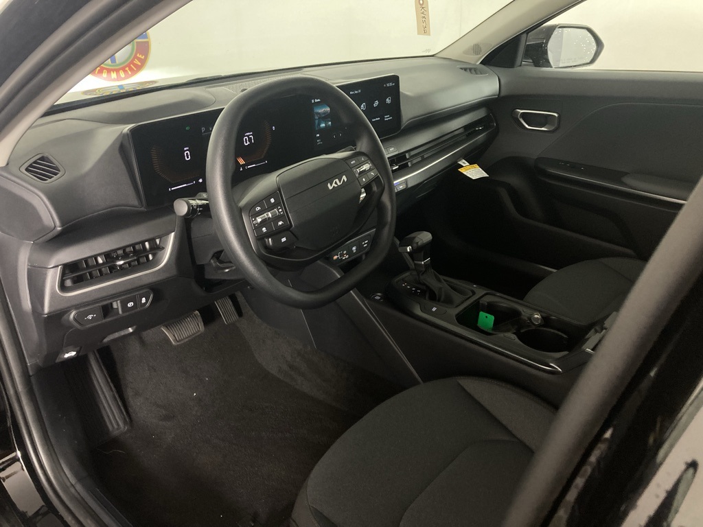 2025 Kia K4 LXS photo 4