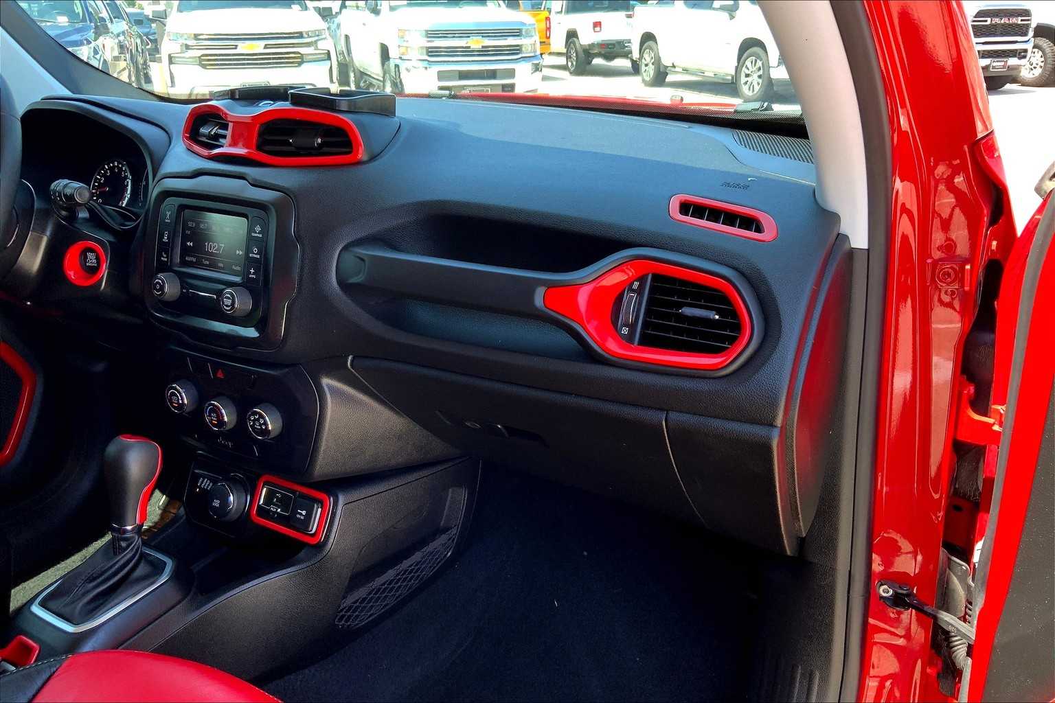 2020 Toyota RAV4 LE photo 16