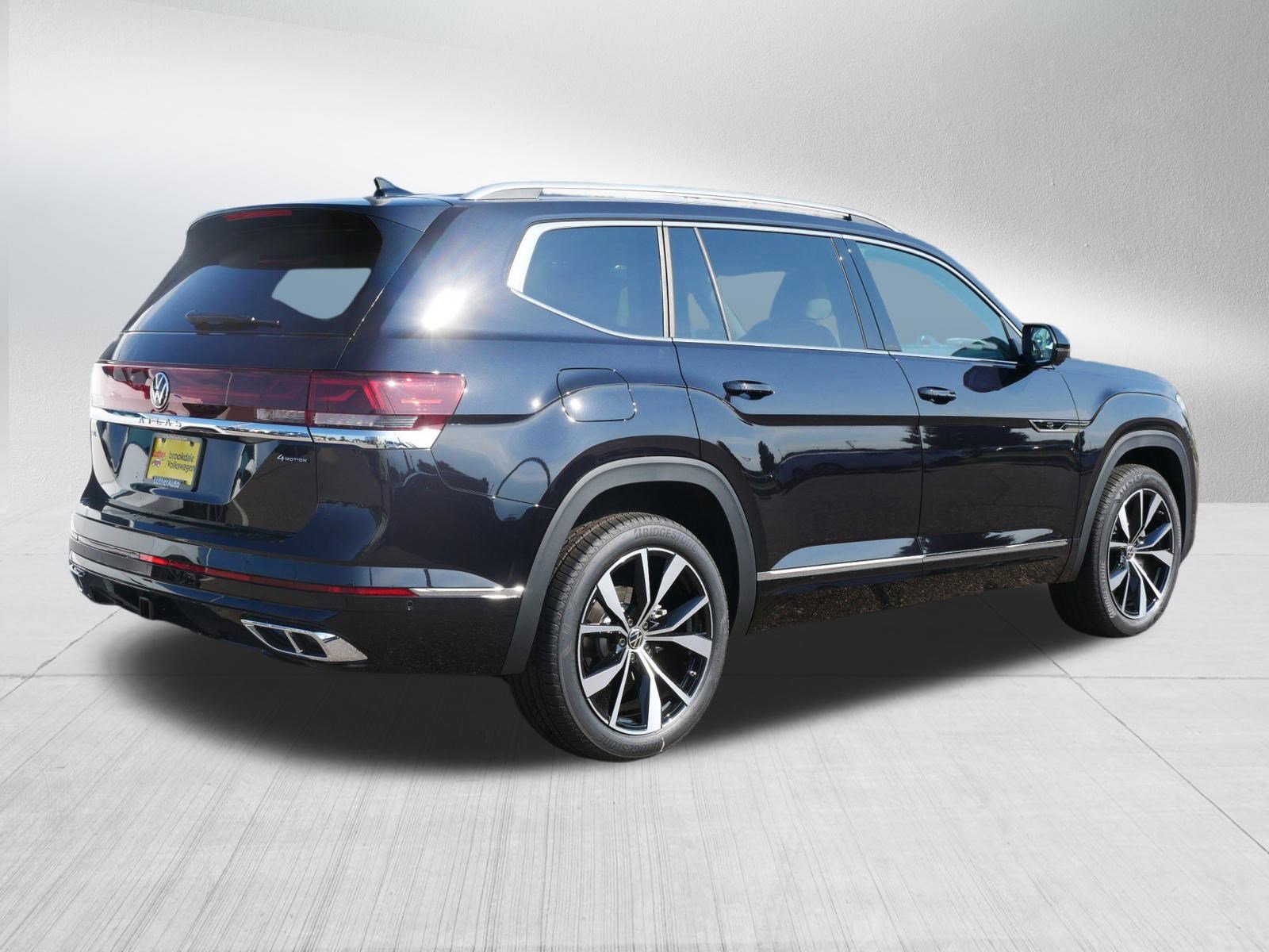 2025 Volkswagen Atlas SEL Premium R-Line photo 3