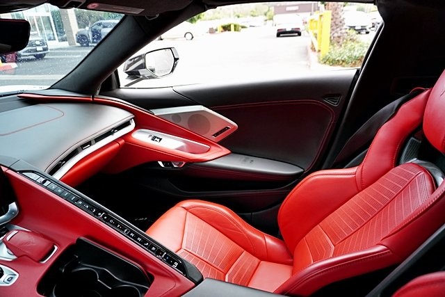 Used 2021 White Chevrolet Stingray image 24