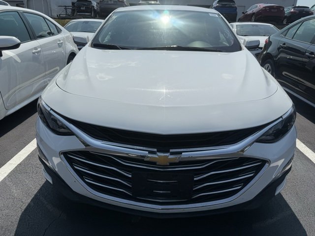 2024 Chevrolet Malibu 1LT photo 2