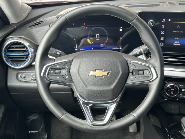 2025 Chevrolet Trax LT photo 9