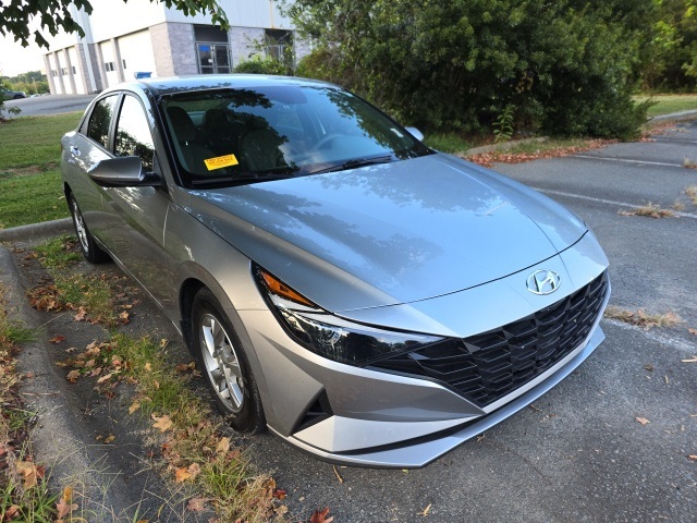2023 Hyundai Elantra SE photo 2