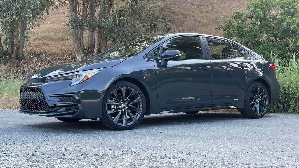 2024 Toyota Corolla LE's photo