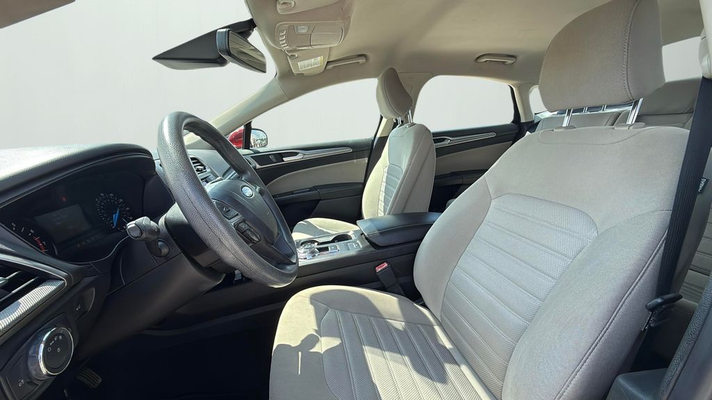2020 Ford Fusion S photo 9