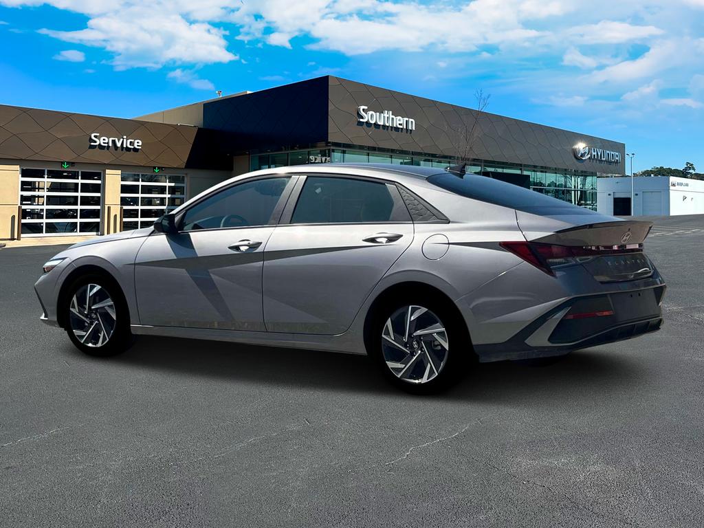 2025 Hyundai Elantra SEL Sport photo 3